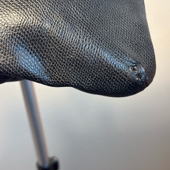 Coach East West Crossbody Elegant Cross Grain Leather - Picture 4 of 16